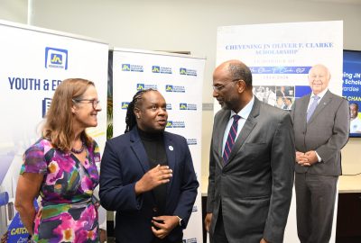Odain Murray (centre), 2025 Chevening/JN Oliver F Clarke scholarship awardee in conversation with Her Excellency Judith Slater (left), British High Commissioner to Jamaica and JN Group chief executive officer, Earl Jarrett. Occasion was a courtesy call on the JN Group executives at the JN Group Corporate Office on Oxford Road in Kingston, recently.